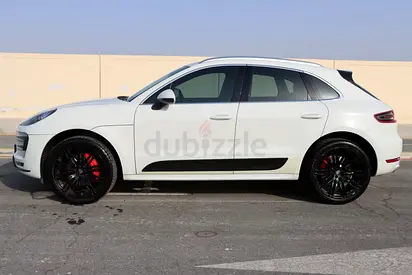 Porsche Macan Turbo 2015 | GCC Specs |PORSCHE FSH/  Low Mileage | Excellent Condition