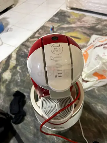 Used Nescafé Dolce Gusto Capsule Coffee Machine - Red/White