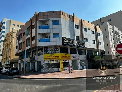 بنايه سكني تجاري عمر 8 سنوات (G+2) زاويه شارعين مع دخل سنوي 8.5% تملك حر