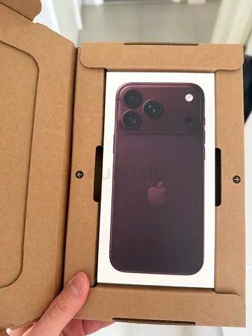 iPhone 18 Pro Max Burgundy 1 TB