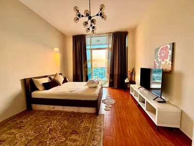 4 chqs | Modern Amenities | Stunning Views