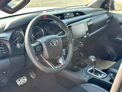2026 Toyota HILUX — миниатюра 12
