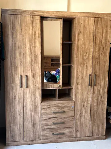Wardrobe 160x50x200// JVC dubai