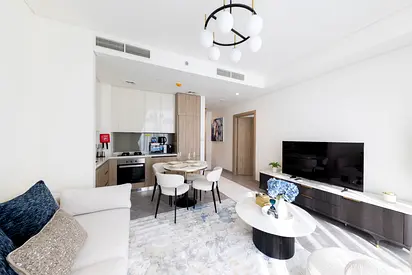 Modern 1BR with Canal View in Peninsula 2, Business Bay