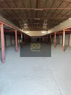 Featuring a mezzanine, it is a suitable choice for companies and business owners seeking ample stora