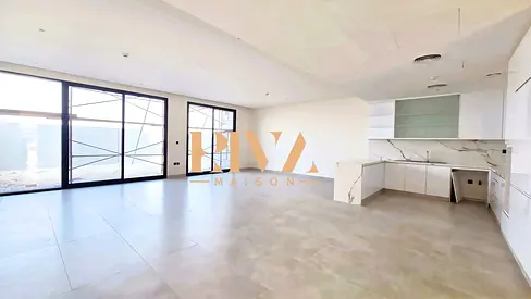 Prime Location | Single Row | Vacant | Open-Plan Kitchen