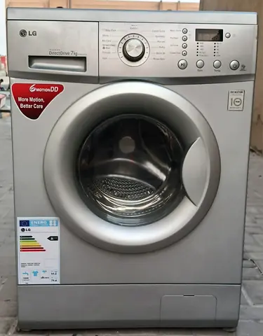 LG 7kg washing machine with direct drive with silver color. properly working condition.