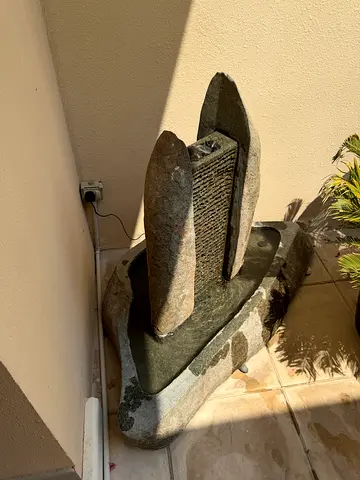 Outdoor stone water fountain / garden feature - working condition