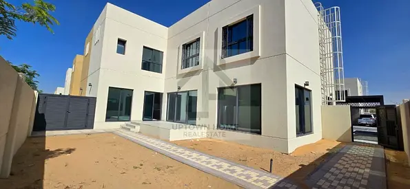 5 bed / ready to move / prime location/corner