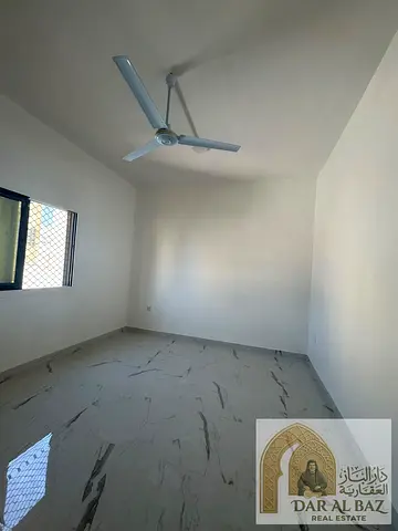 Spacious studio for annual rent in Al Majarrah – Sharjah | Close to the Corniche, suitable for singles; prime location near all amenities.