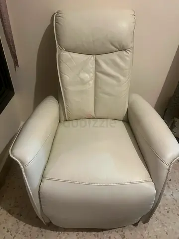 Cream leather recliner armchair in good condition