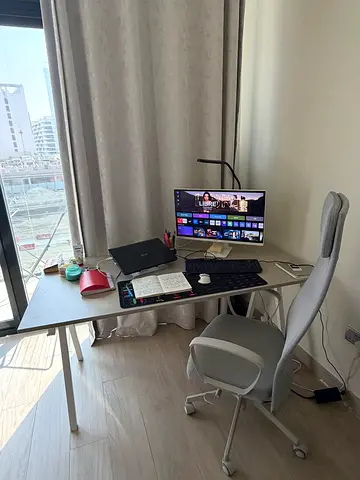 Beidge study desk with ergonomic chair.