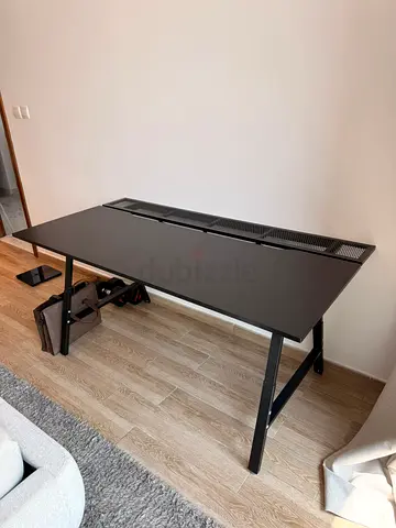 IKEA Utespelare 160x80 cm gaming / office desk (almost new)