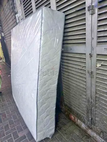 King size 180x200cm mattress. Same day delivery available