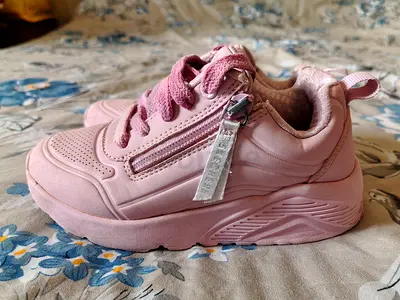Original Skechers Girls Pink Uno Lite Sneakers with zipper Size 28 Ready to use for another baby