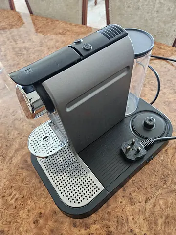 Nespresso-style Capsule Coffee Machine with Water Tank - Used