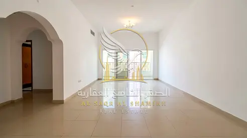 شقة غرفتين ماستر وصالة للإيجار في البوطينه مساحات واسعه مع بلكون اطلاله بحريه خزائن في الحائط صيانه مجانيه قريبه علي جميع الخدمات