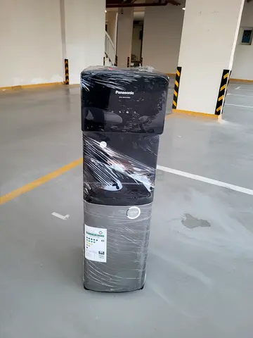 Bottom load water dispenser
