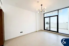 528 Sq.ft | Largest Unit | Vacant Now |