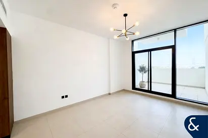 528 Sq.ft | Largest Unit | Vacant Now |
