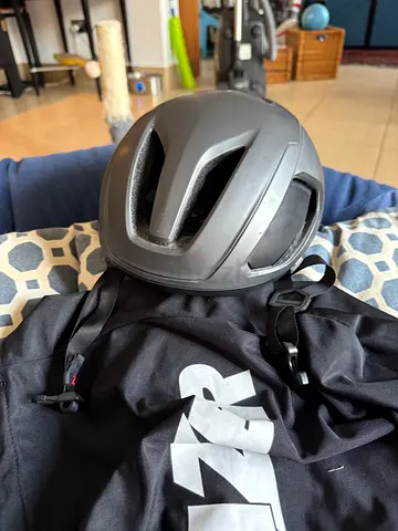 Aero Matte grey cycling helmet good used condition. Medium.