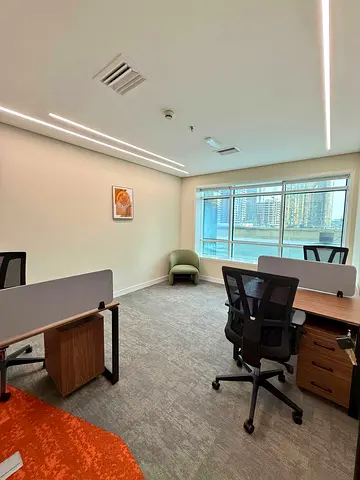 HURRY UP NOW DESK SPACE | DMCC RENEWAL - ONLY 14K