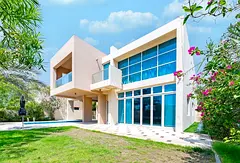 Luxury 4 BR | Private Pool | Corner Villa