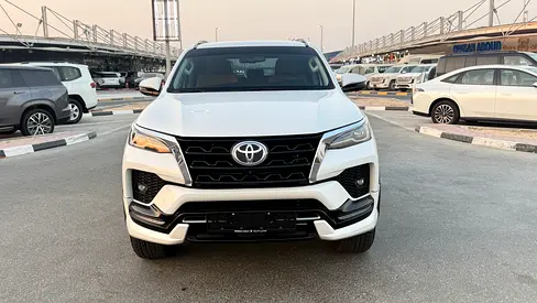 Toyota Fortuner VXR 2025 GCC Specs - agency service history with warranty available