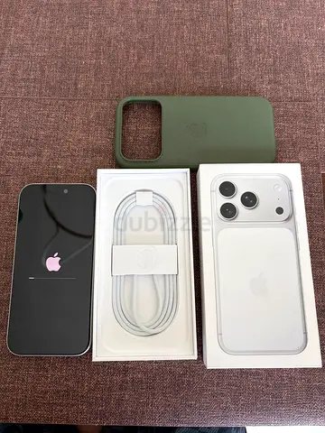 Apple iPhone 17 Pro / 256GB Silver / 61 Cycles 100% Capacity