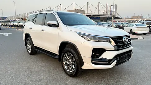 Toyota Fortuner VXR 2025 V6 GCC Specs - agency service history with warranty available