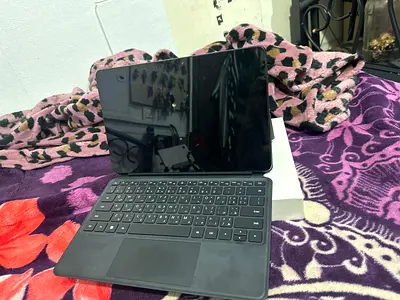 Tablet with detachable keyboard - good condition
