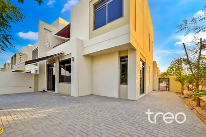 Corner Unit | Single Row | Family Living