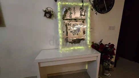 White console table / dressing table in good condition