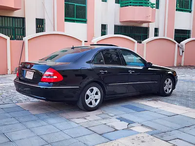 2005 Mercedes-BENZ E-CLASS photo 6