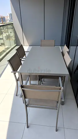 Outdoor balcony dining table with 6 folding chairs - good condition