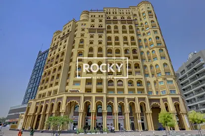 Elegant Equipped Kitchen Studio with Balcony & Bldg Amenities in the heart of DSO