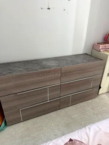Modern 6-Drawer Wooden Dresser in Good Condition