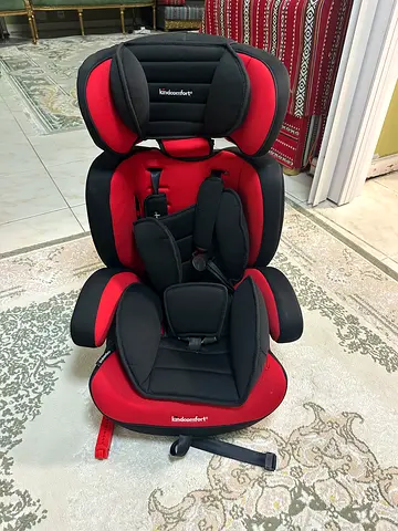 Red and black convertible child car seat - good condition