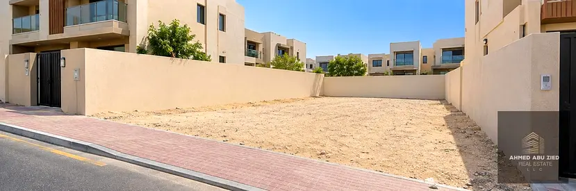 Residential townhouse plot for sale near mosque, 160 sqmt from the mosque; price excludes fees