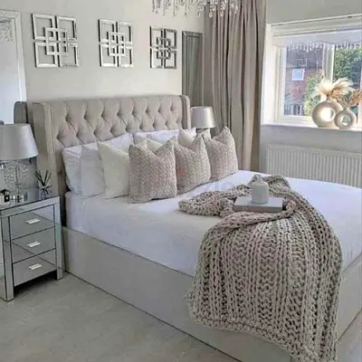 Soft Gray Classic Linen Bed With Tufted Headboard