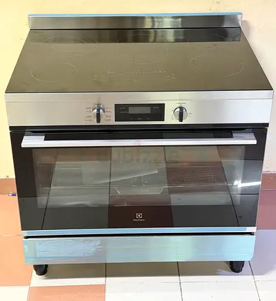 Brand New Electrolux Electric Cooker 5 Burner 90 cm freestanding