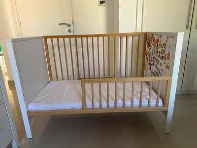 KinderKraft Wooden Crib to Toddler Bed with Mattress