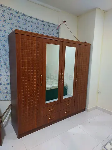 Large 4-Door Wooden Wardrobe with Mirrors and Drawers - Good quality