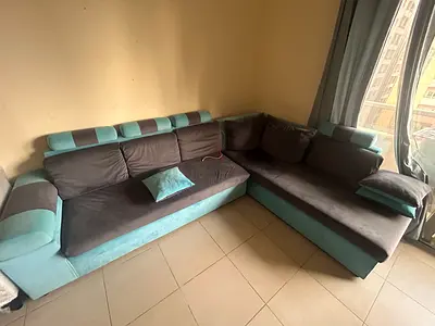 L-shaped 5-seater sofa in teal and grey – good condition