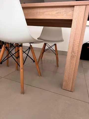 Set of 4 Modern Dining Chairs with Wooden Legs (White Shell) and dinning table