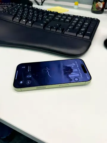Apple iPhone 17 (Green-sage) - Great Condition, Single Owner