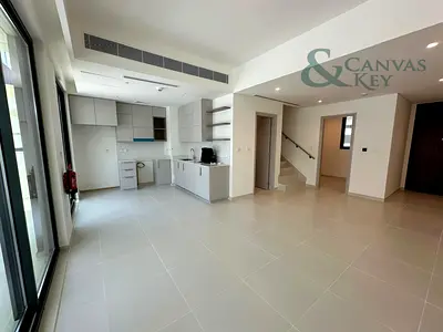 SINGLE ROW | NEAR AMENITIES | SPACIOUS LAYOUT