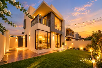New to Market | Vacant | Corner Plot