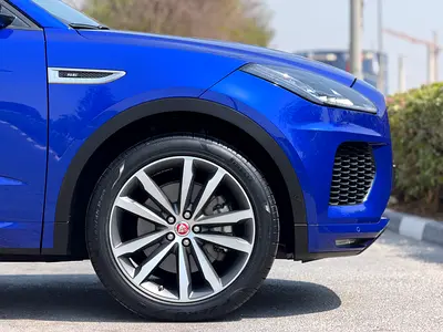 صورة 4 لـ 2018 Jaguar E-PACE