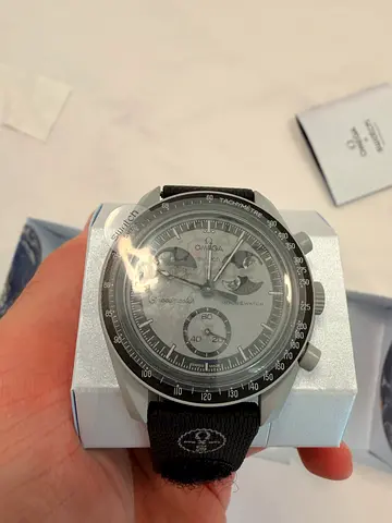 Swatch x Omega MoonSwatch – Mission to Earthphase